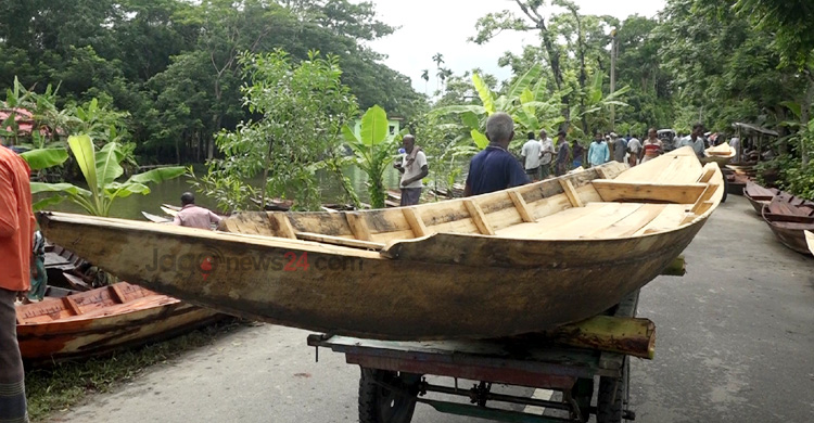 ভাসমান নৌকার হাটে মৌসুমে বেচাকেনা ১৫-১৬ কোটি