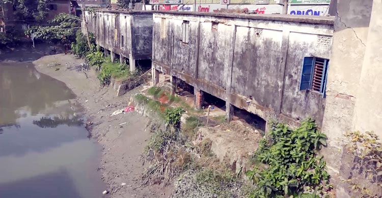 দখল-দূষণে দামোদর খালের দম যায় যায়