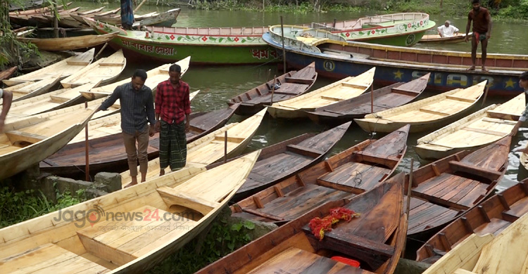 ভাসমান নৌকার হাটে মৌসুমে বেচাকেনা ১৫-১৬ কোটি