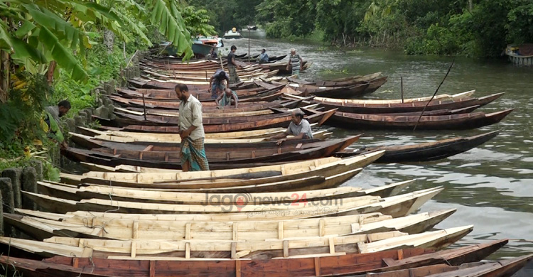 ভাসমান নৌকার হাটে মৌসুমে বেচাকেনা ১৫-১৬ কোটি