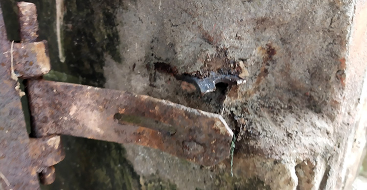 সরকারি গোডাউনের তালা ভেঙে মালামাল বিক্রি করলেন প্রধান শিক্ষক