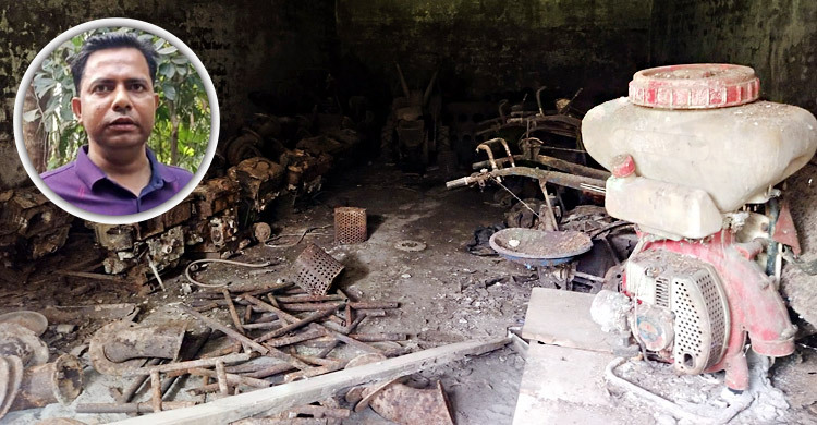 সরকারি গোডাউনের তালা ভেঙে মালামাল বিক্রি করলেন প্রধান শিক্ষক