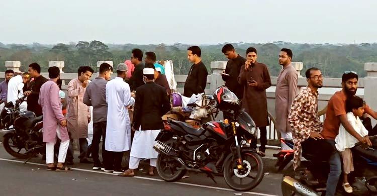 ৪০ বছরেও গড়ে উঠেনি আধুনিক বিনোদন কেন্দ্র, ব্রিজেই সীমাবদ্ধ ঈদ আনন্দ