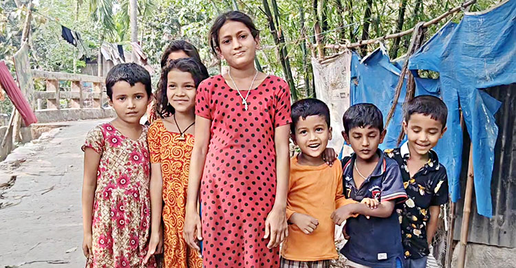 ঘরে চাল নাই, ঈদের জামা-কাপড় আসবে কোথা থেকে