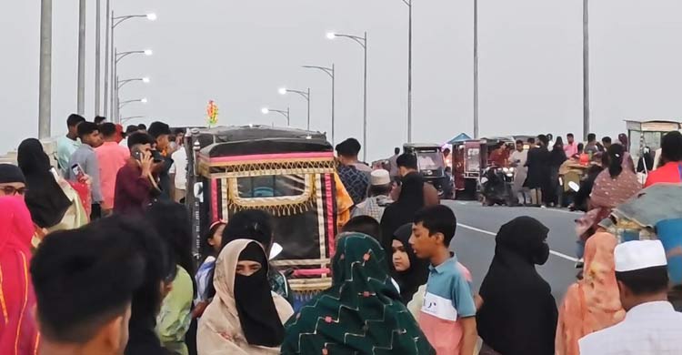 ৪০ বছরেও গড়ে উঠেনি আধুনিক বিনোদন কেন্দ্র, ব্রিজেই সীমাবদ্ধ ঈদ আনন্দ
