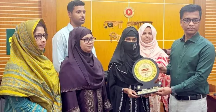 নিজের বাল্যবিয়ে প্রতিরোধ করে সম্মাননা পেল এসএসসি পরীক্ষার্থী