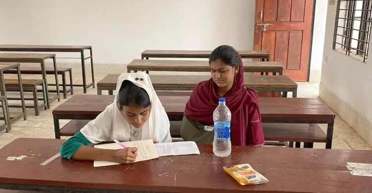 ইউএনওর সহায়তায় শ্রুতিলেখক নিয়ে পরীক্ষা দিলো সেই বিথী