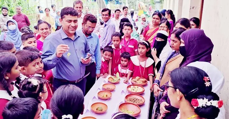 বিদ্যালয়ের উৎসবে ঠাঁই পেল ৬০ রকমের দেশি ফল