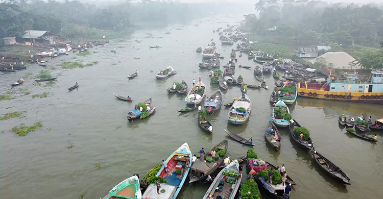 পিরোজপুরে শতবর্ষী ভাসমান হাট