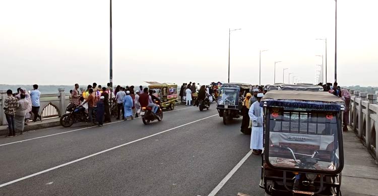 ৪০ বছরেও গড়ে উঠেনি আধুনিক বিনোদন কেন্দ্র, ব্রিজেই সীমাবদ্ধ ঈদ আনন্দ