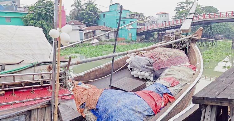 কাল উঠছে নিষেধাজ্ঞা, নতুন আশায় পিরোজপুরের জেলেরা
