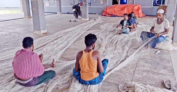 কাল উঠছে নিষেধাজ্ঞা, নতুন আশায় পিরোজপুরের জেলেরা