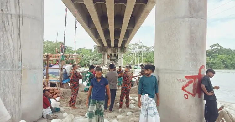 বলেশ্বর নদীতে ট্রলার থেকে পড়ে জেলে নিখোঁজ