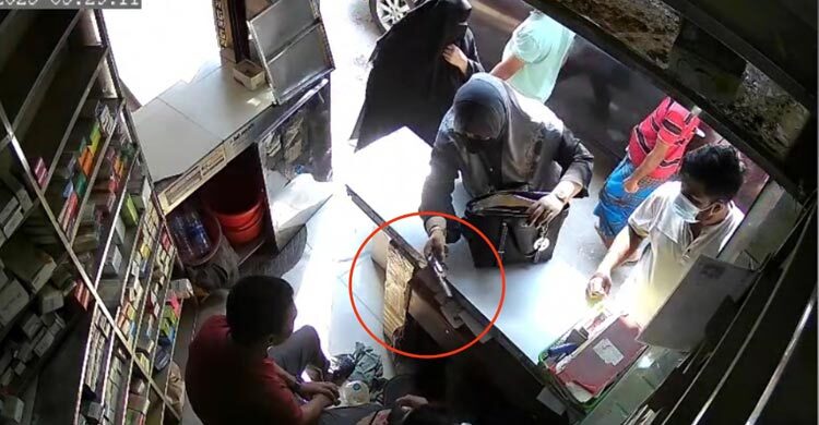 ভ্যানিটি ব্যাগ থেকে পিস্তল বের করে যুবলীগ নেতার স্ত্রীর হুমকি