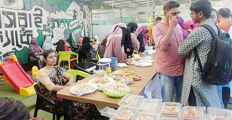 ‘ডিম সুন্দরী-জ্বালা-মধুভাত’সহ শত রকমের পিঠা নিয়ে উৎসব