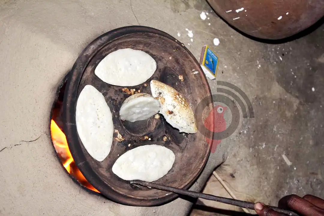 শুকনো চালের গুঁড়ায় চিতই পিঠা, যেভাবে হবে একদম পারফেক্ট