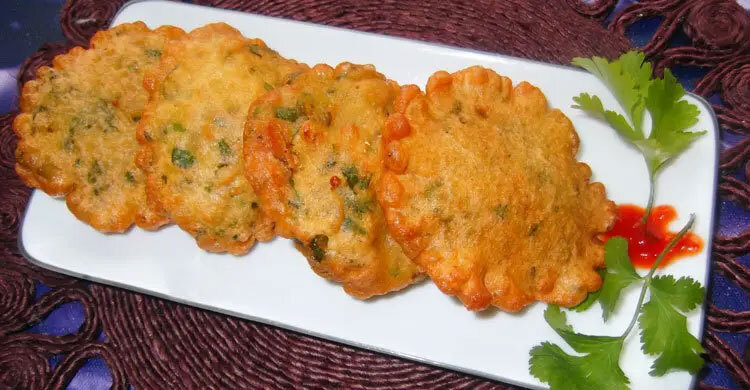 ছুটির বিকেলের আড্ডা জমুক ঝাল পিঠার সঙ্গে