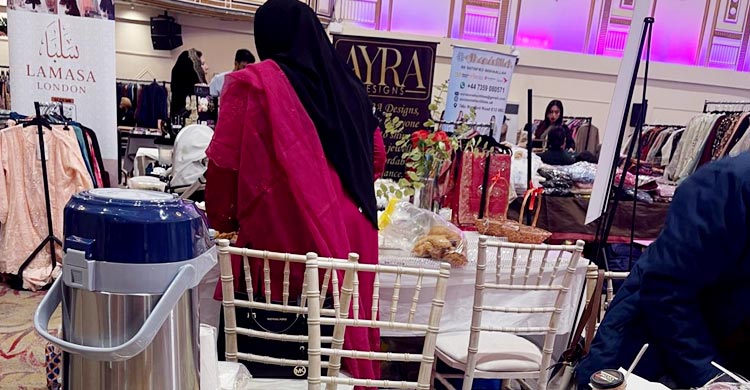 বাঙালির ‌পিঠার ঘ্রাণে মুখরিত লন্ডনের রয়্যাল রিজেন্সি