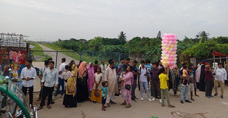ঢাকার যেখানে দেখবেন উড়োজাহাজ ওঠা-নামার দৃশ্য