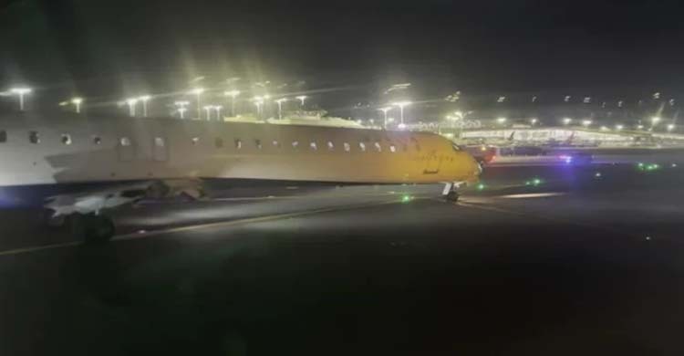 যুক্তরাষ্ট্রের বিমানবন্দরে দুই প্লেনের সংঘর্ষ