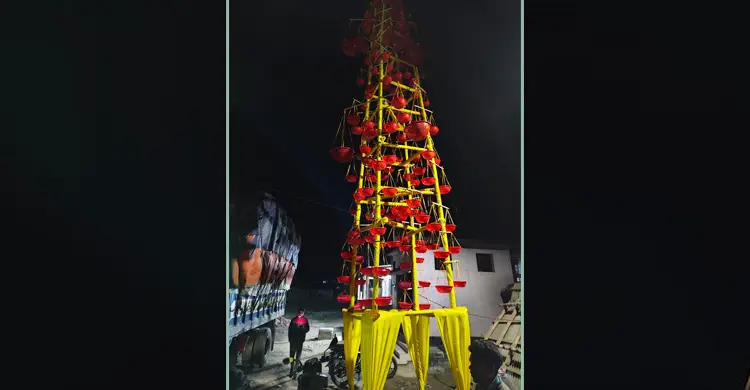 প্লাস্টিক পণ্যের দাঁড়িপাল্লা দিয়ে তৈরি সেই টাওয়ার অপসারণ শুরু