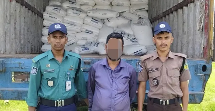 চট্টগ্রামে সাড়ে ৪২ লাখ টাকার প্লাস্টিক দানা আত্মসাৎ, গ্রেফতার ৩
