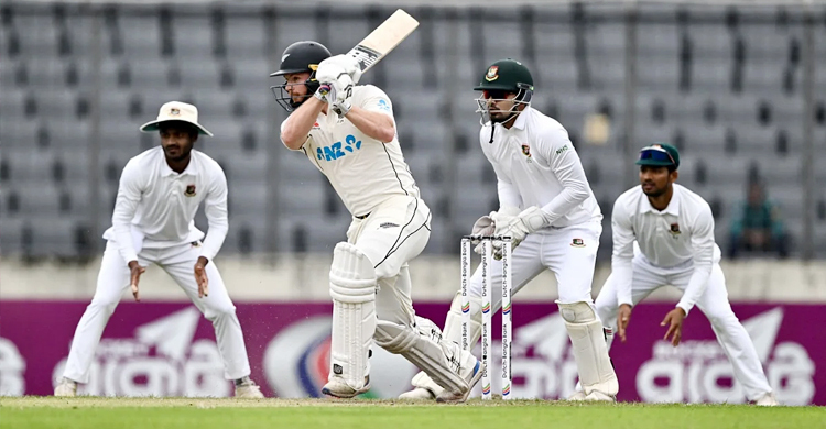 ফিলিপসের ক্যাচ মিসেই কি ম্যাচ মিস!