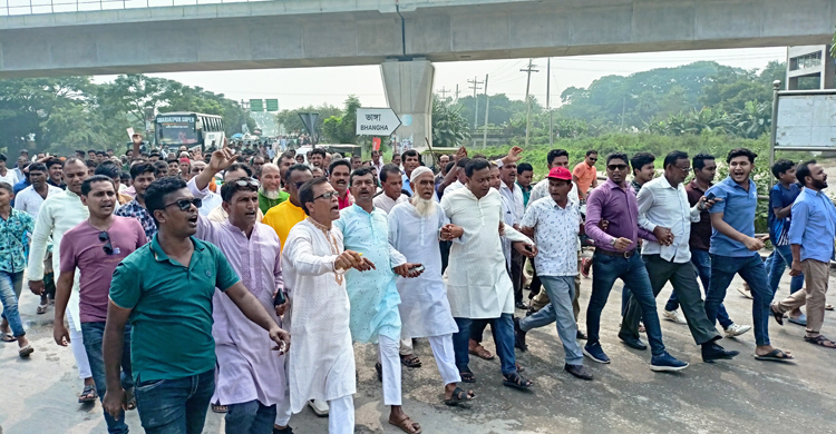 প্রধানমন্ত্রীকে শুভেচ্ছা জানাতে নাওডোবায় জনতার ঢল