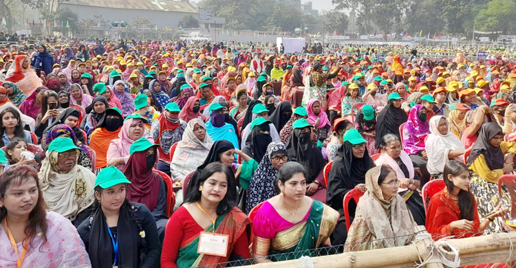 রাজেন্দ্র কলেজ মাঠে জনস্রোত, উৎসবের আমেজ