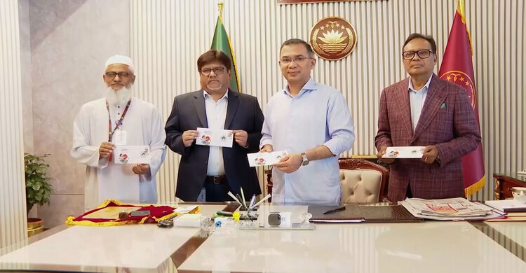 স্বাধীনতা দিবসের স্মারক ডাকটিকিট অবমুক্ত করলেন প্রধানমন্ত্রী