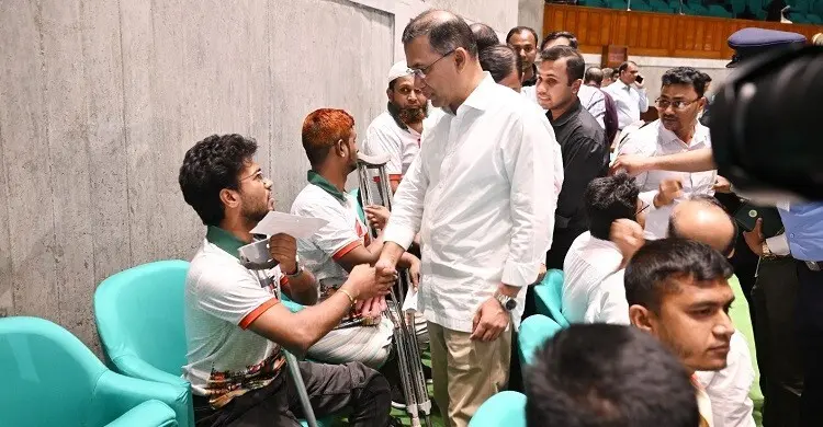 সংসদ অধিবেশনের ফাঁকে শহীদ পরিবার-আহতদের সঙ্গে দেখা করলেন প্রধানমন্ত্রী