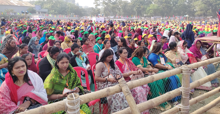 রাজেন্দ্র কলেজ মাঠে জনস্রোত, উৎসবের আমেজ