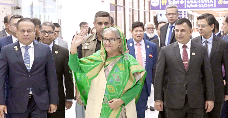 দেশে ফিরলেন প্রধানমন্ত্রী