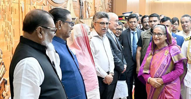 সুইজারল্যান্ডের উদ্দেশ্যে ঢাকা ছাড়লেন প্রধানমন্ত্রী