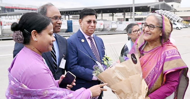 জেনেভায় পৌঁছেছেন প্রধানমন্ত্রী