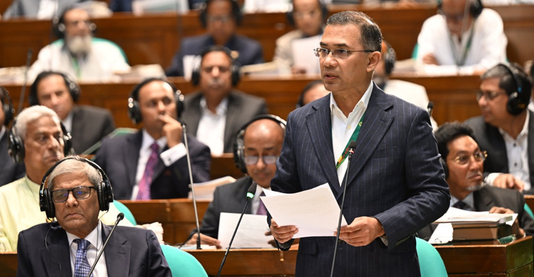 রাষ্ট্রপতির ভাষণে হাসিমুখে টেবিল চাপড়ে প্রধানমন্ত্রীর অভিনন্দন