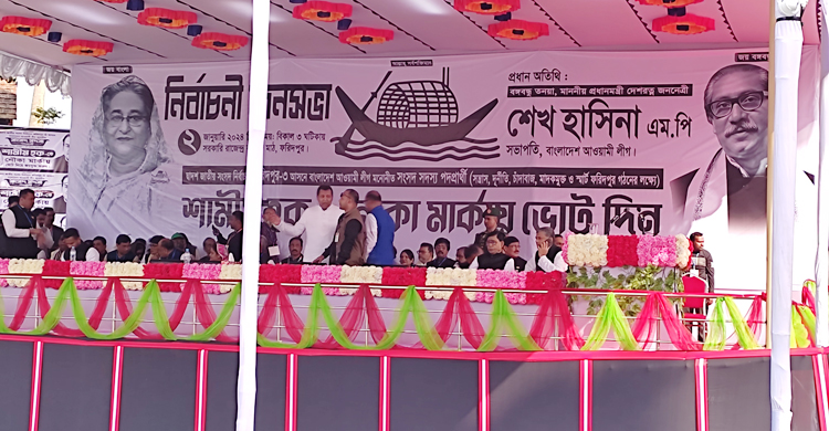 রাজেন্দ্র কলেজ মাঠে জনস্রোত, উৎসবের আমেজ