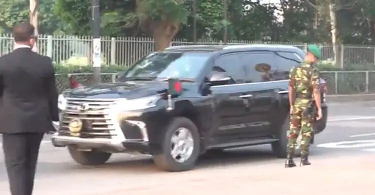 এখন থেকে গাড়িতে ৩০% জ্বালানি কম নেবেন মন্ত্রী-প্রতিমন্ত্রীরা