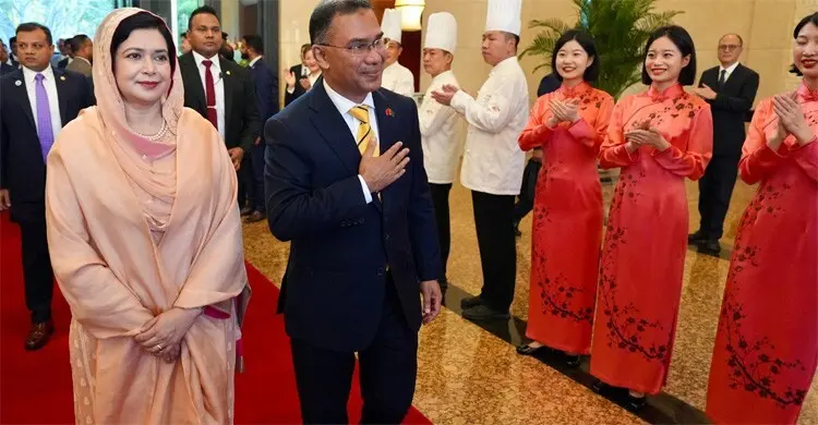 লালগালিচা সংবর্ধনায় বেইজিং পৌঁছালেন প্রধানমন্ত্রী তারেক রহমান