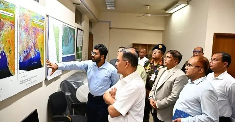 হঠাৎ মহাকাশ গবেষণা প্রতিষ্ঠান স্পারসো পরিদর্শনে প্রধানমন্ত্রী