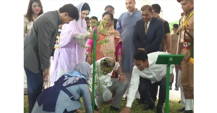 শিক্ষাপ্রতিষ্ঠানে বৃক্ষরোপণ কর্মসূচির উদ্বোধন করলেন প্রধানমন্ত্রী
