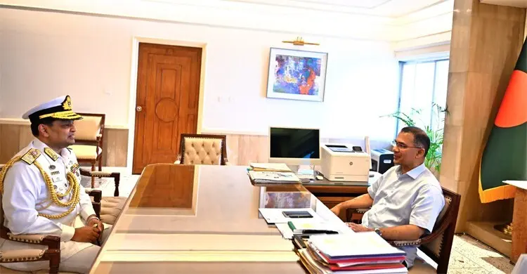 প্রধানমন্ত্রীর সঙ্গে নবনিযুক্ত নৌবাহিনী প্রধানের সাক্ষাৎ