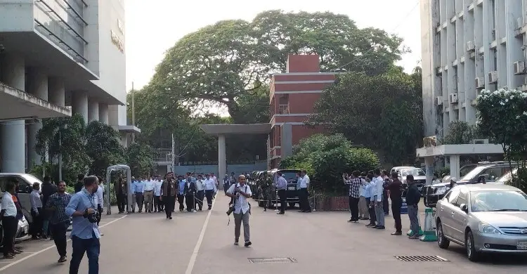 পায়ে হেঁটে কৃষি মন্ত্রণালয় পরিদর্শনে গেলেন প্রধানমন্ত্রী
