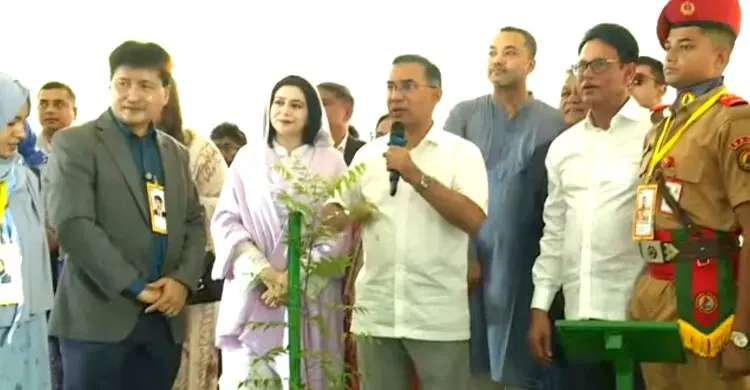 বাবার স্মৃতিচারণ করে বৃক্ষরোপণের গুরুত্ব তুলে ধরলেন প্রধানমন্ত্রী