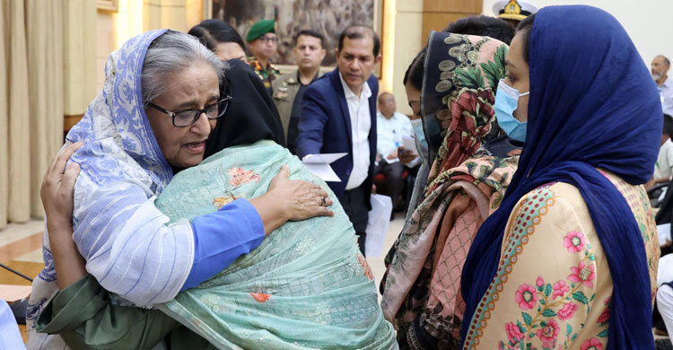 Govt's efforts will be to find culprits involved in murders: PM