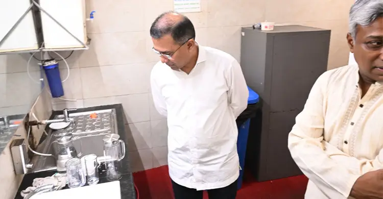 বিভিন্ন মন্ত্রণালয় আকস্মিক পরিদর্শনে প্রধানমন্ত্রী