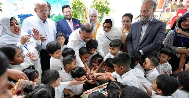 শিশুদের সঙ্গে প্রাণবন্ত সময় কাটালেন প্রধানমন্ত্রী