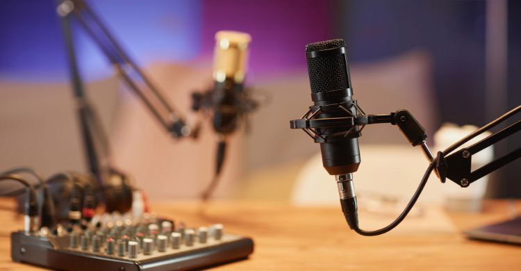 পাল্টে যাচ্ছে শোনার অভ্যাস