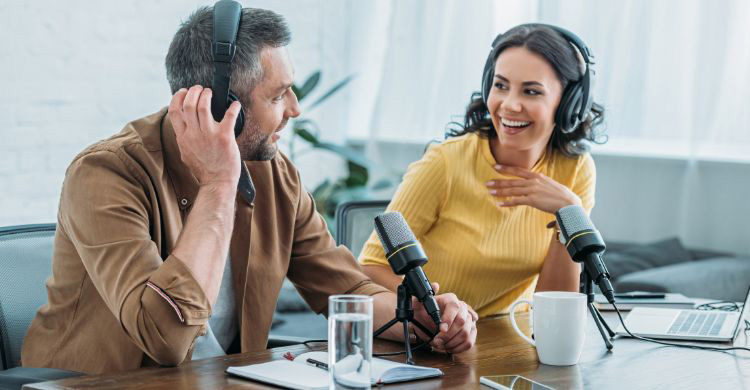 পাল্টে যাচ্ছে শোনার অভ্যাস