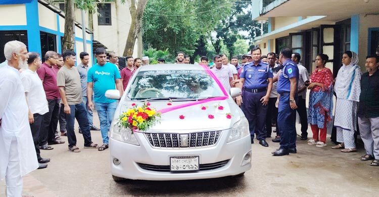 পুলিশ কনস্টেবলের রাজকীয় বিদায়